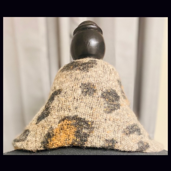 Modern Leopard Print Shawl Blanket. - Picture 5 of 8